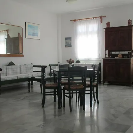 Ξενοδοχείο με διαμερίσματα Arkas